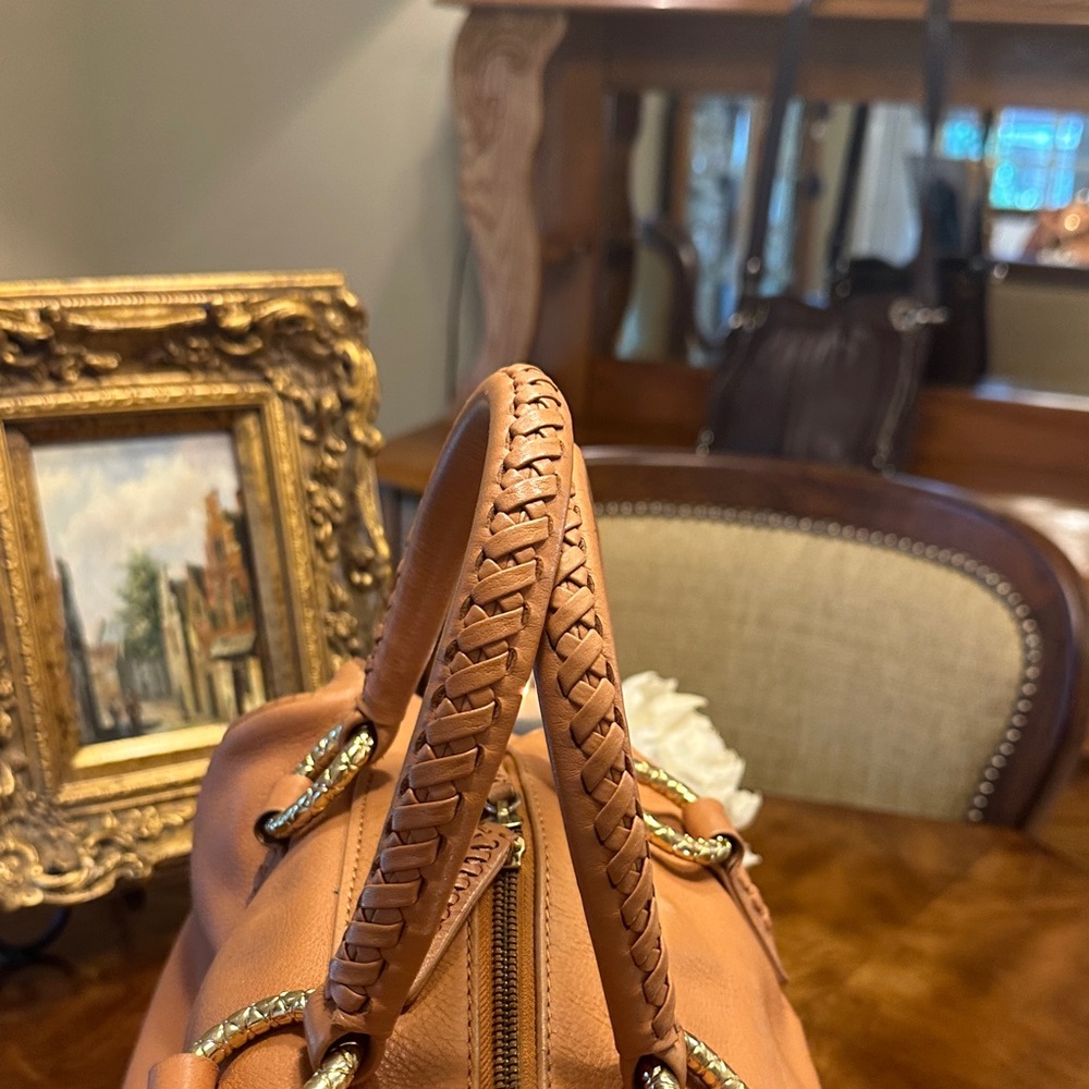 Sexy camel Tan Leather Handbag - Picture 4 of 17
